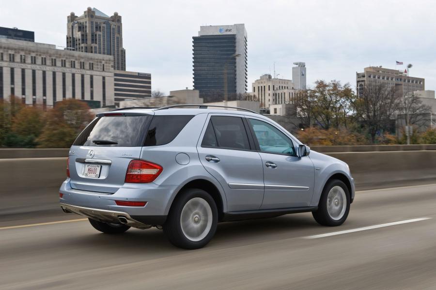  Mercedes-Benz ML450 Hybrid 2010 года  (фото 25 из 27)